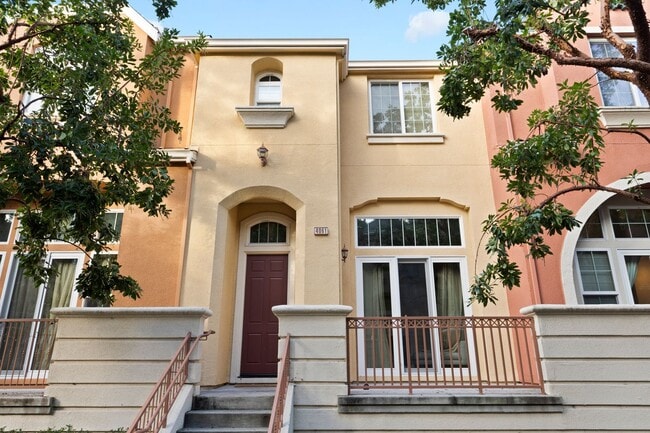 Building Photo - PEACEFUL & CONVENIENT TOWNHOME INCLUDES TW...