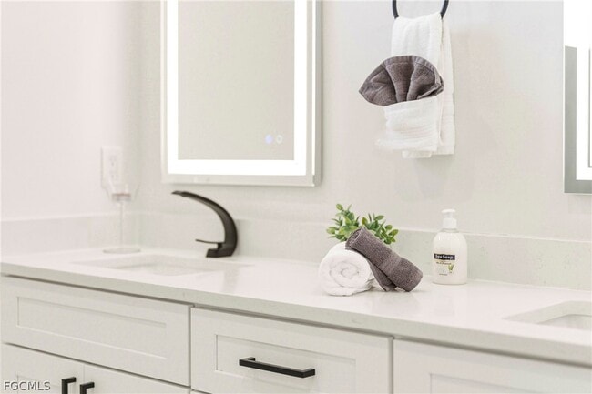 Building Photo - 922 NW 8th Terrace