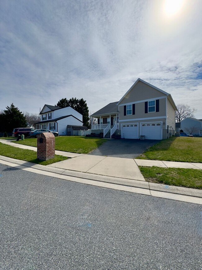 Building Photo - Charming 4 Bedroom/3 Bathroom Home with 2-Car Garage and Large Backyard in Middle River, MD!
