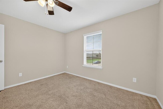 Building Photo - 3026 Village Creek Dr