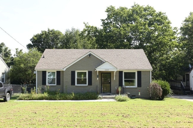 Building Photo - Awesome Cottage in the Heart of Inglewood/...