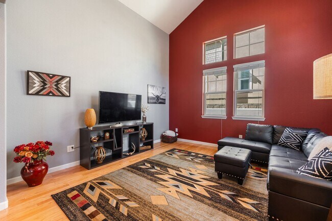 Building Photo - Furnished & Fully Equipped Low Maintenance Town Home (Somersett - Utilities Included)