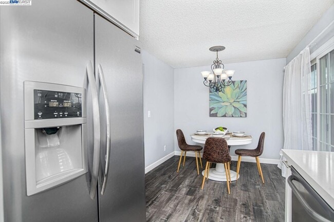 Building Photo - 1337 Spring Valley Common