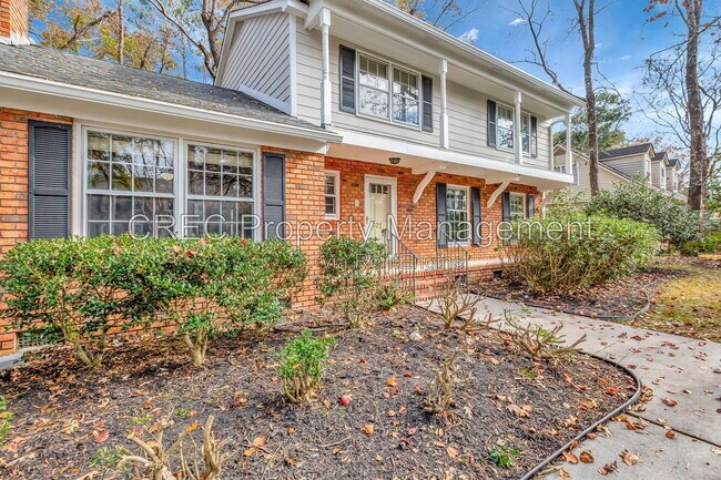 Building Photo - 321 Shaftesbury Ln