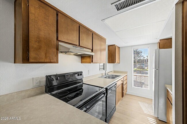 Building Photo - 5207 S Hazelton Ln
