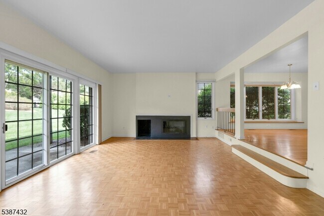 Building Photo - 10 Shelley Pl