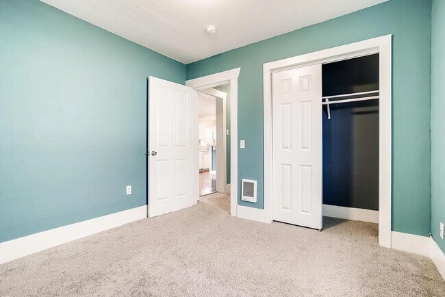 Building Photo - Updated 2BR Home in Marysville – Spacious Garage, Decks & RV Parking!