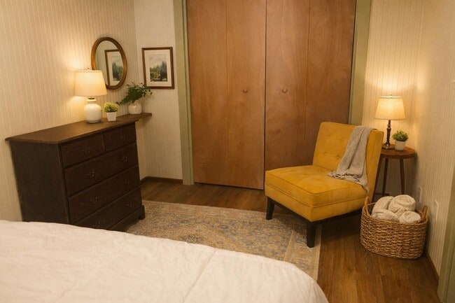 Building Photo - 607 Live Oak St