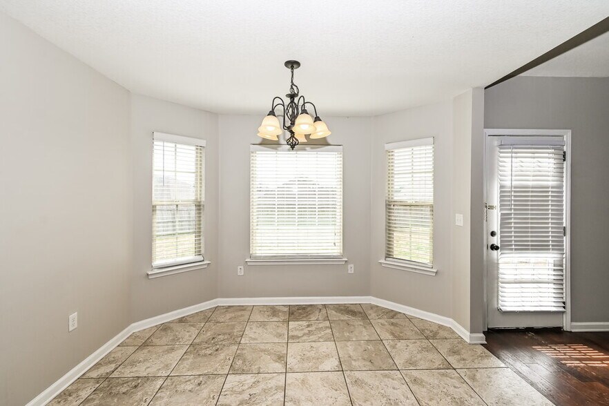 Building Photo - 2867 S Cherry Dr