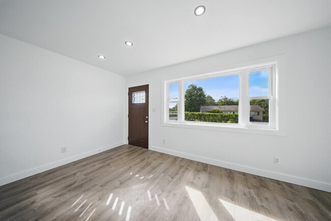 Building Photo - 341 Highland Ave Ext
