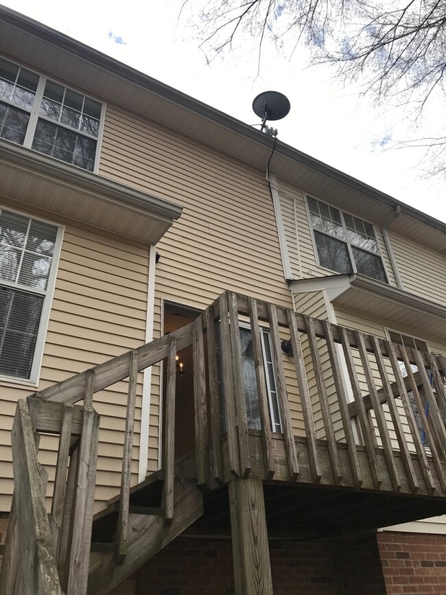 Building Photo - Coming Soon! 2 Bedroom Townhome!