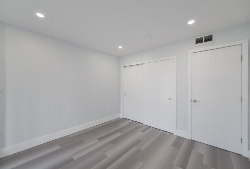 Building Photo - 1800 NW 24th Ave