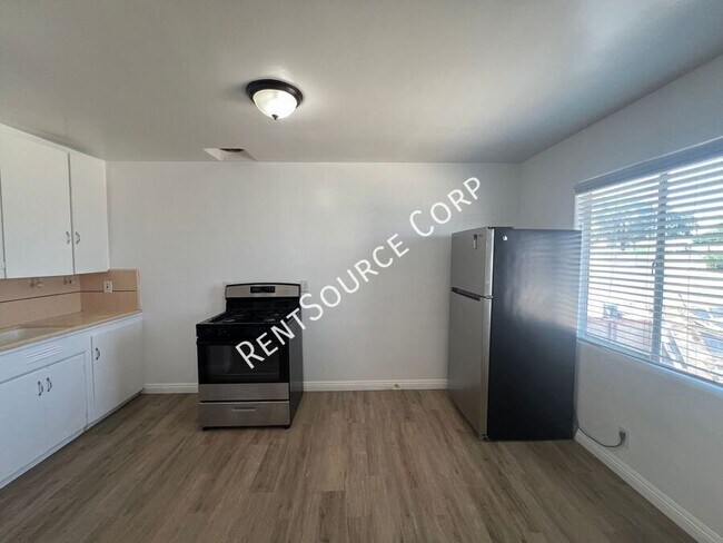 Building Photo - 1360 1/2 Nancy St-