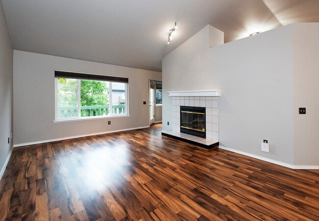 Building Photo - 12105 Woodchase Cir