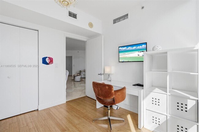 Building Photo - 350 S Miami Ave