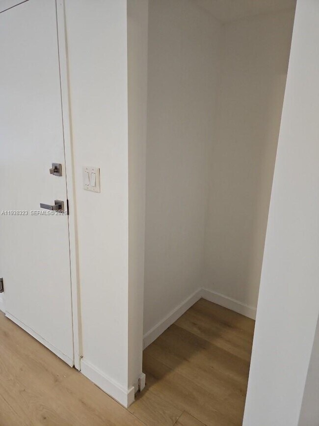 Building Photo - 557 Michigan Ave