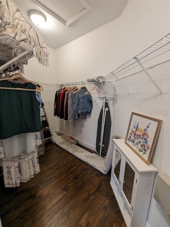 Building Photo - 2142 Park Crescent Dr