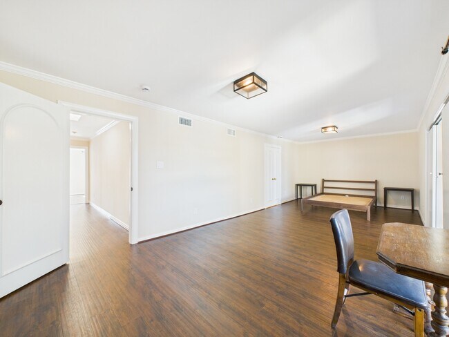 Building Photo - 7608 Del Monte Dr