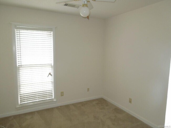 Building Photo - 2169 Edinburgh Dr