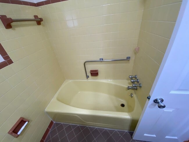 Building Photo - 2/2 in Orange City