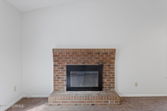 Building Photo - 100 Creekview Dr