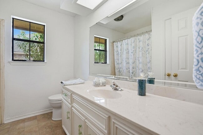 Building Photo - 306 Woodstone Dr