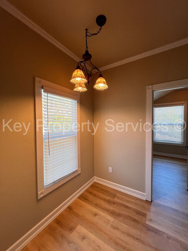 Building Photo - Charming One-Bedroom in Downtown Woodland