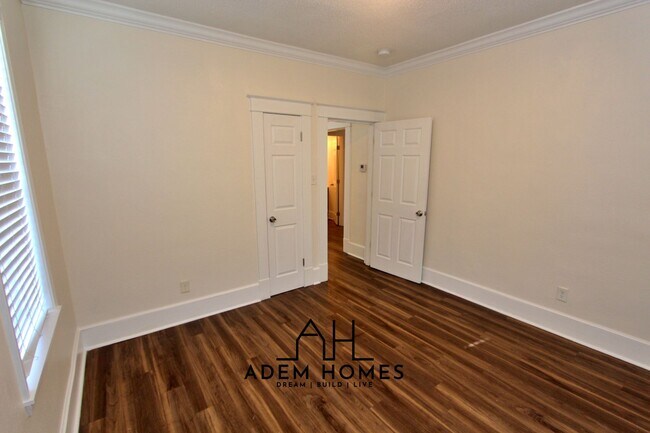 Building Photo - Beautiful Brick Home Minutes from Midtown, Crosstown, Rhodes College!!