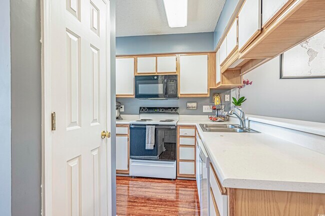 Building Photo - 4930 Windsor Green Way