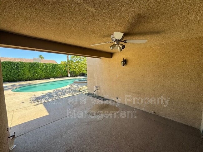 Building Photo - 40588 Clover Ln