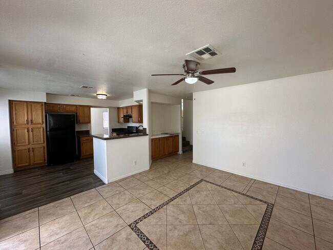 Building Photo - Pool and 4 bedrooms