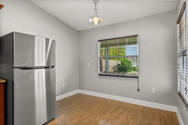 Building Photo - 8110 Canyon Oak Ln