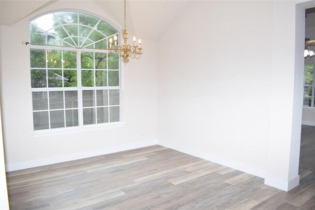 Building Photo - 3810 Newland Dr