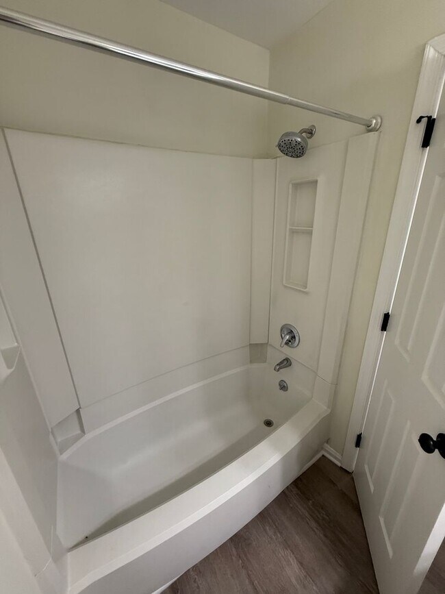 Building Photo - Cozy and Renovated 2 Bed 1 Bath Apartments in the Heart of Wake Forest!