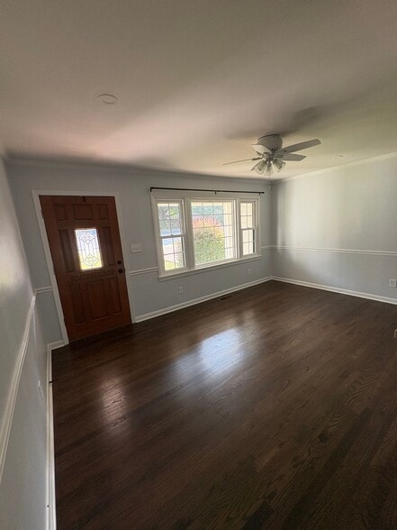 Building Photo - 1055 College Station Rd