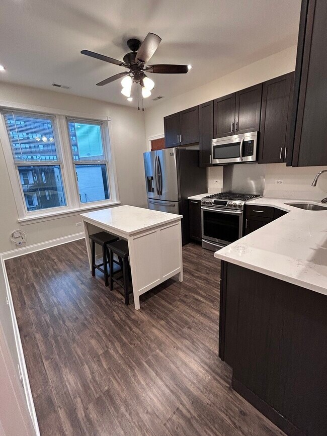 Building Photo - 2336 W Thomas St