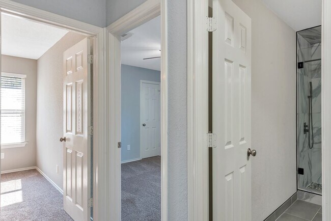 Building Photo - 18 N Star Ridge Cir