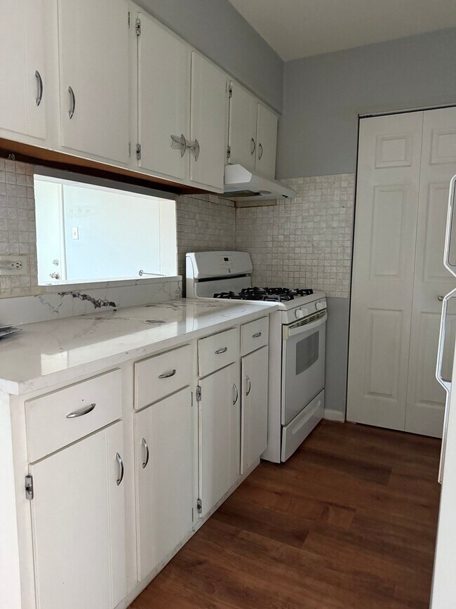 Building Photo - 6131 W 64th Pl
