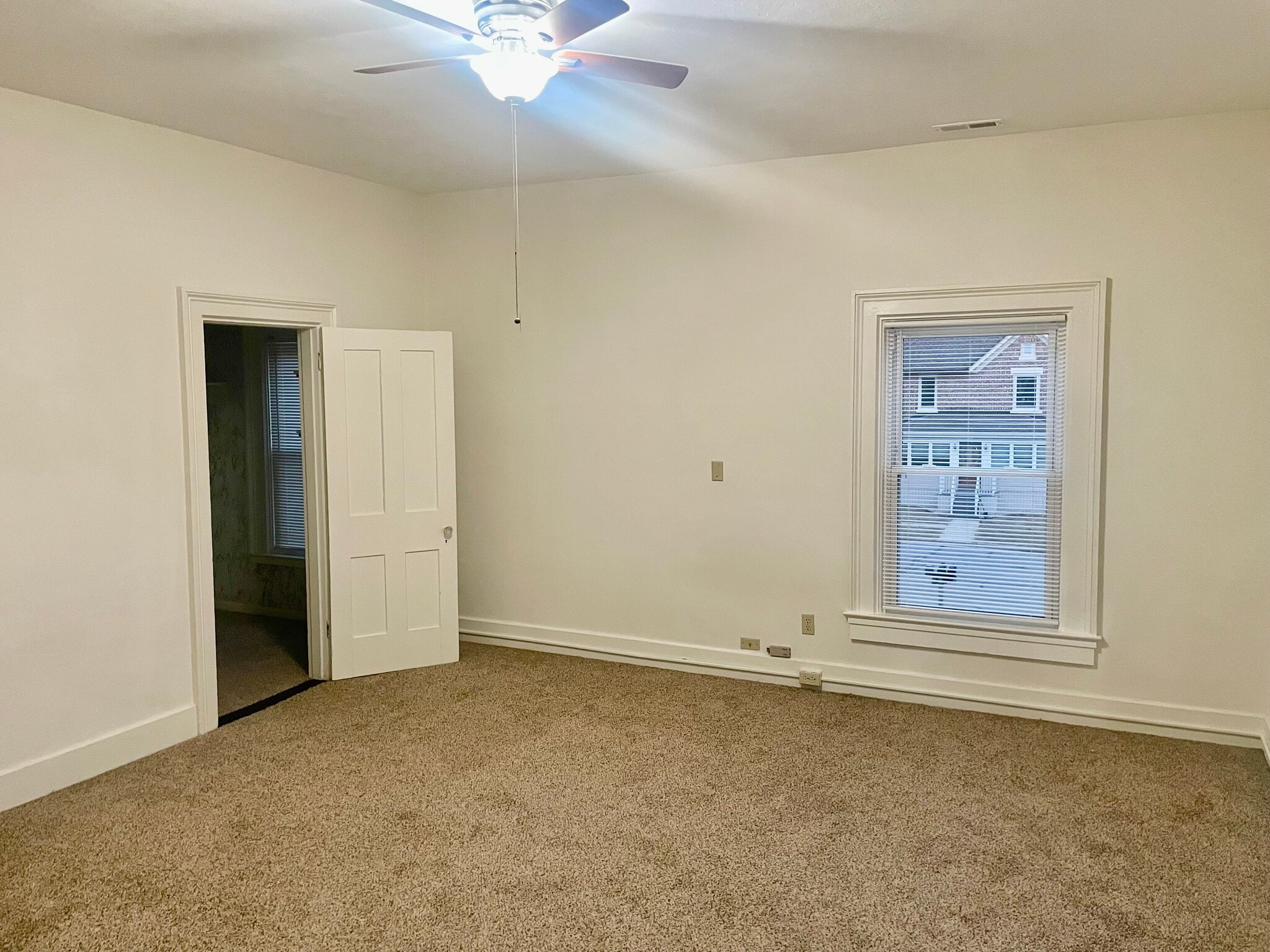 Extra Large Bedroom with Walk in closet - 2129 Division St