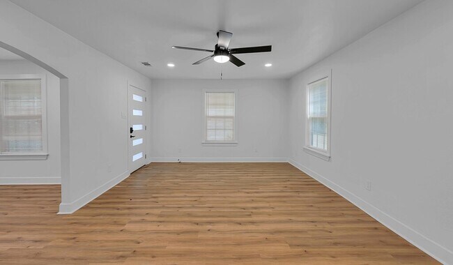 Building Photo - Newly renovated 3-bedroom, 2-bath in Waco - Available NOW!
