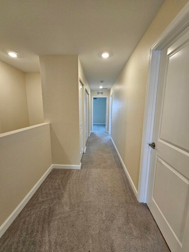 Building Photo - 6951 Harbours Edge Ave