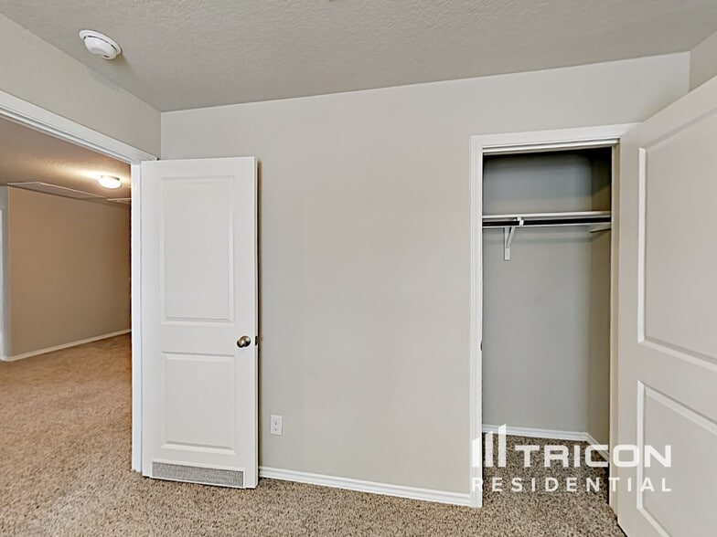 Building Photo - 2415 Marbach Woods