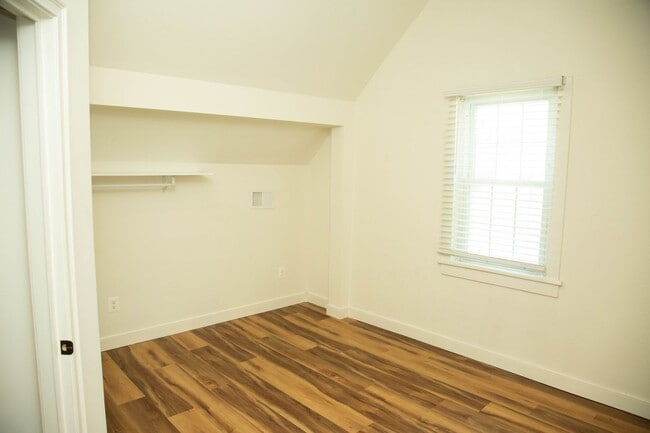 Building Photo - 4 Bedroom House Available Near Scott Stadi...