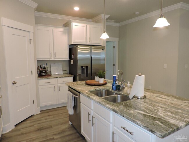 Building Photo - 8823 Airway Dr