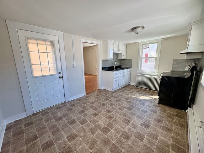 Building Photo - 3 Bedroom 1.5 Bathroom Available in Manheim!