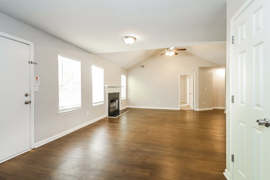 Building Photo - 3209 Lower Creek Dr