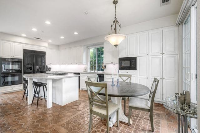 Building Photo - 688 Cypress Hills Dr