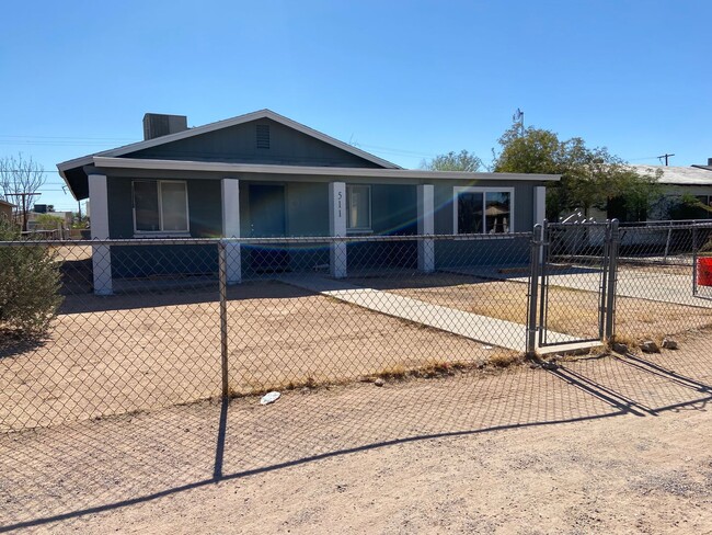 Building Photo - Casa Grande 4 bed / 1.5 bath home