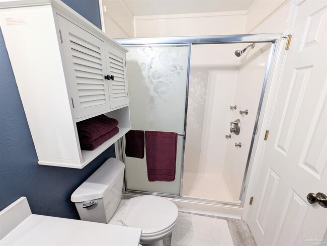 Building Photo - 14100 River Rd