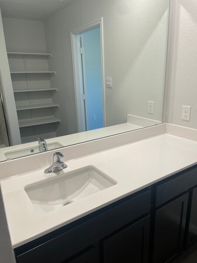 Building Photo - 1009 Cedar Trail